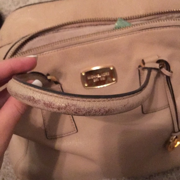 Michael Kors Purse with shoulder strap - Picture 3 of 5